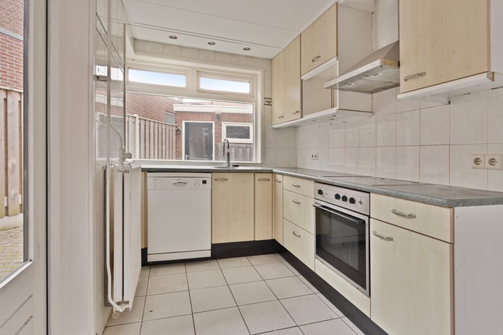 Photo 14 of van Ostadestraat 55