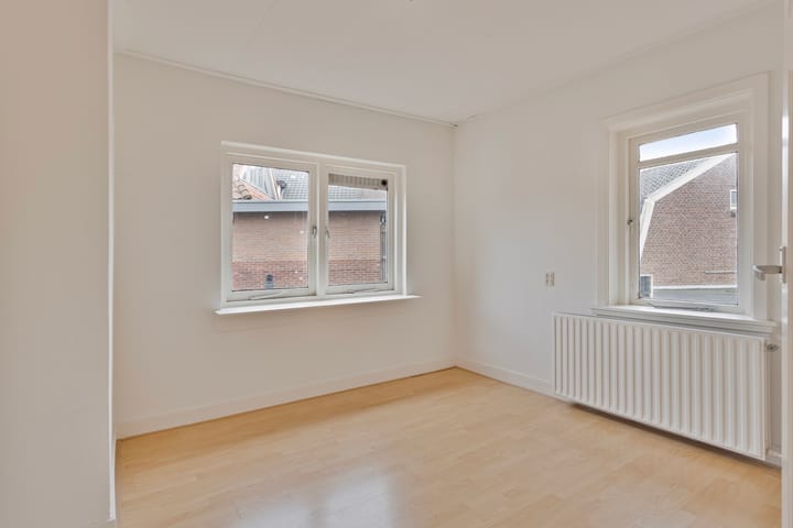 Photo 19 of van Ostadestraat 55