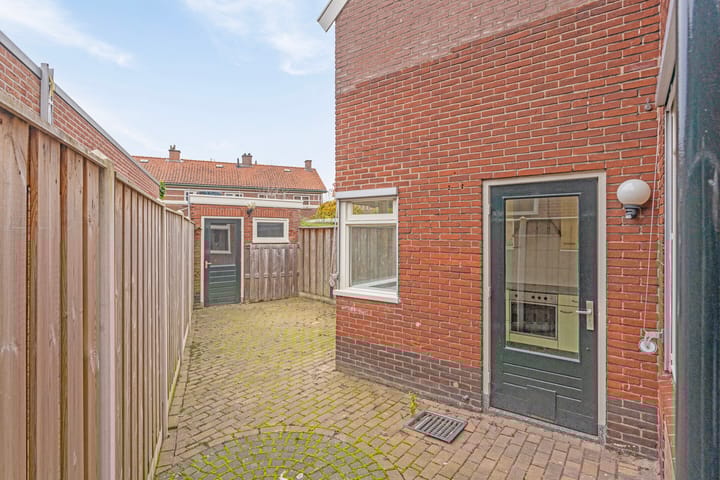 Photo 24 of van Ostadestraat 55