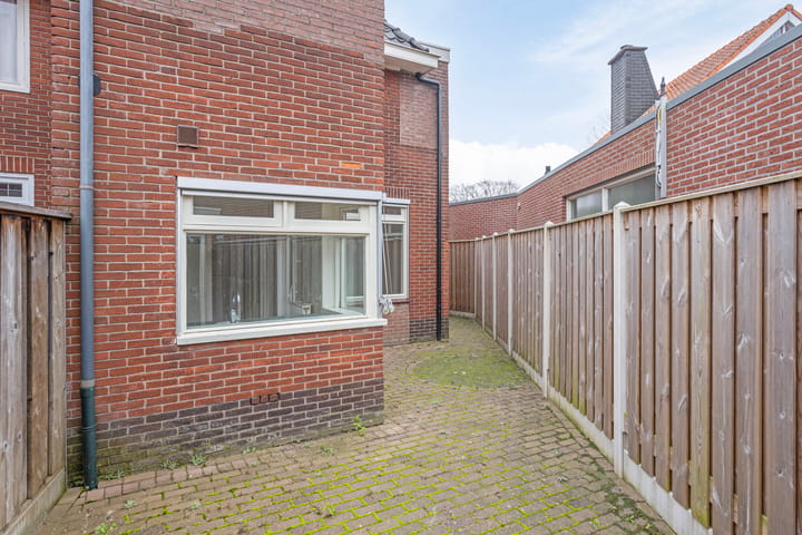 Photo 26 of van Ostadestraat 55