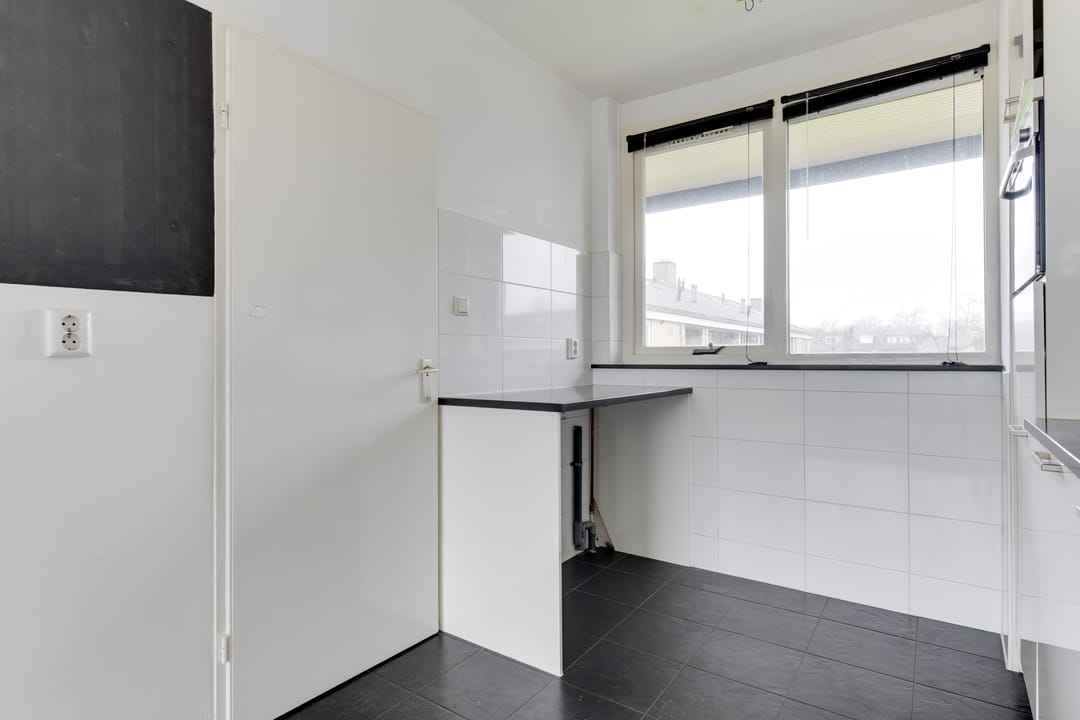 Foto 11 van Van Blaaderenweg 13-A