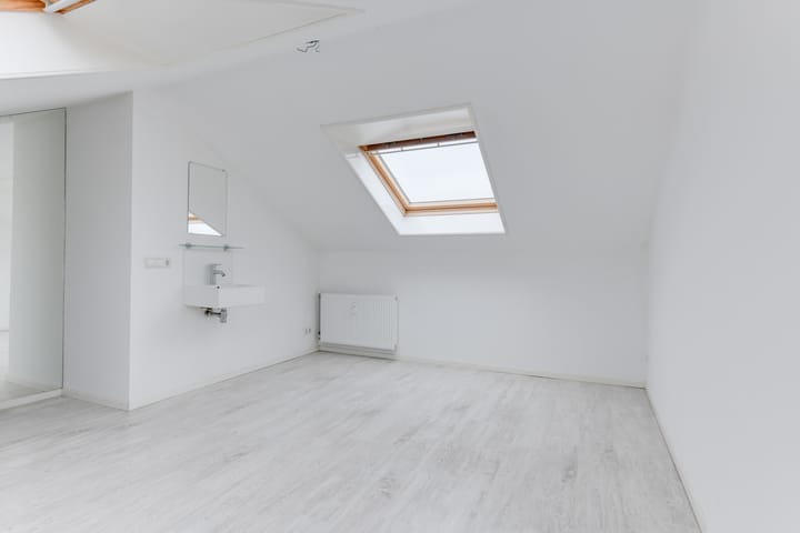 Foto 21 van Van Blaaderenweg 13-A