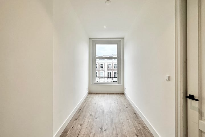 View photo 11 of Sarphatistraat 56-C