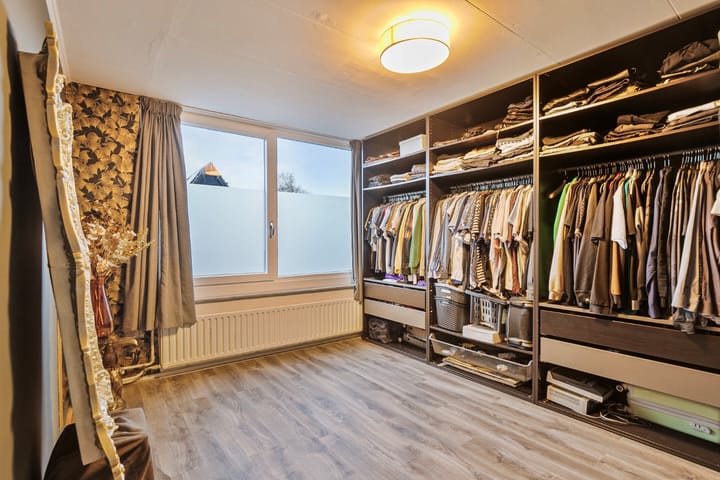 Photo 29 of President van Heelstraat 57