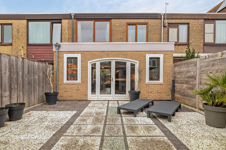 Photo 33 of President van Heelstraat 57