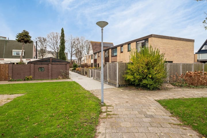 Photo 37 of President van Heelstraat 57