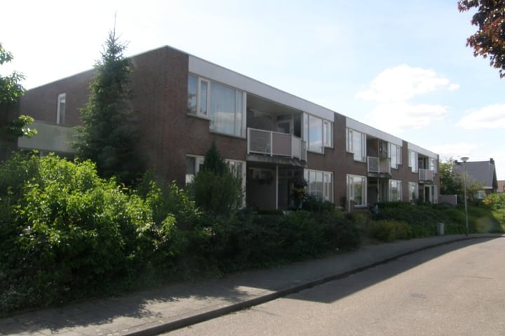 View photo 2 of Kerkstraat 8-13