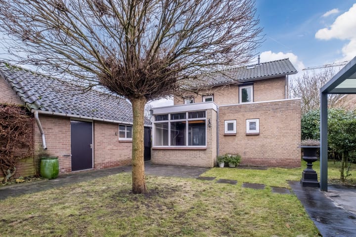 Foto 28 van Voornstraat 6