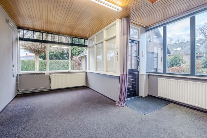 Foto 12 van Voornstraat 6