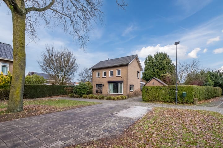 Foto 33 van Voornstraat 6