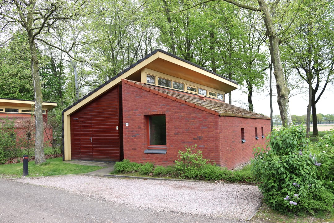 Foto 1 van Zwembadweg 2-W108