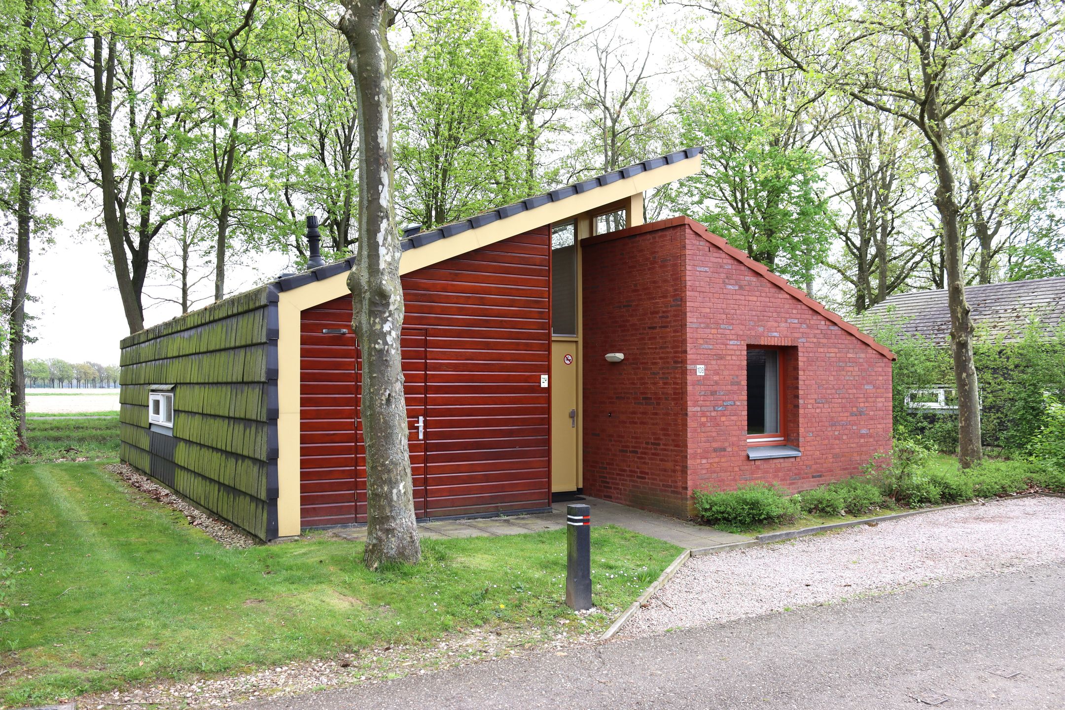 Foto 3 van Zwembadweg 2-W108