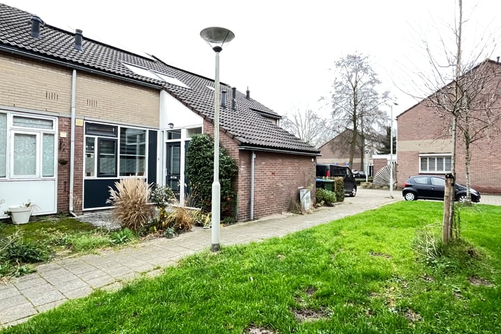 Bekijk foto 1 van Helmondstraat 29