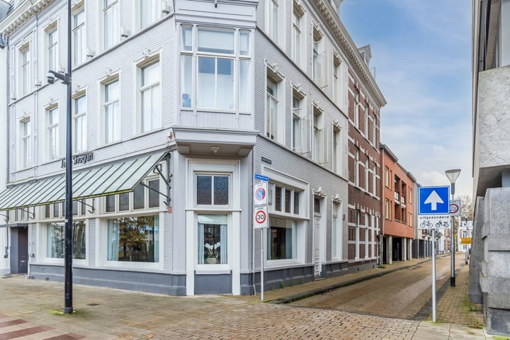 Bekijk foto 43 van Langestraat 8-02