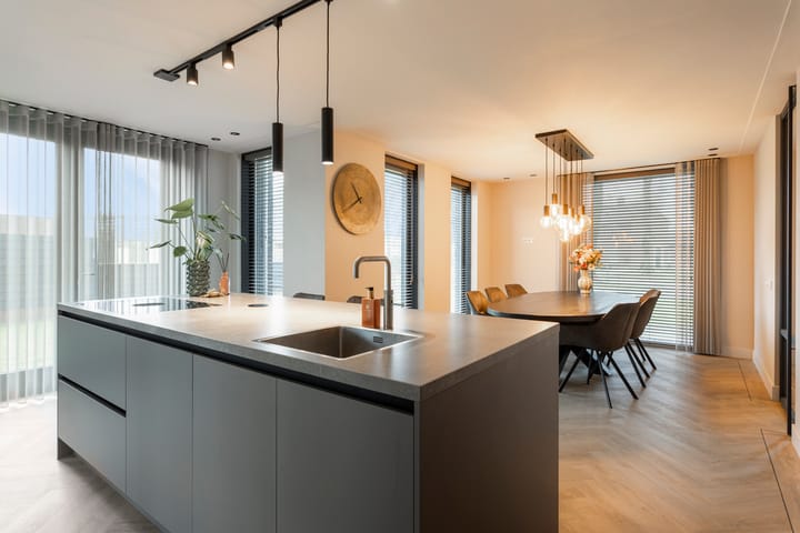 Photo 8 of Van Coothstraat 12