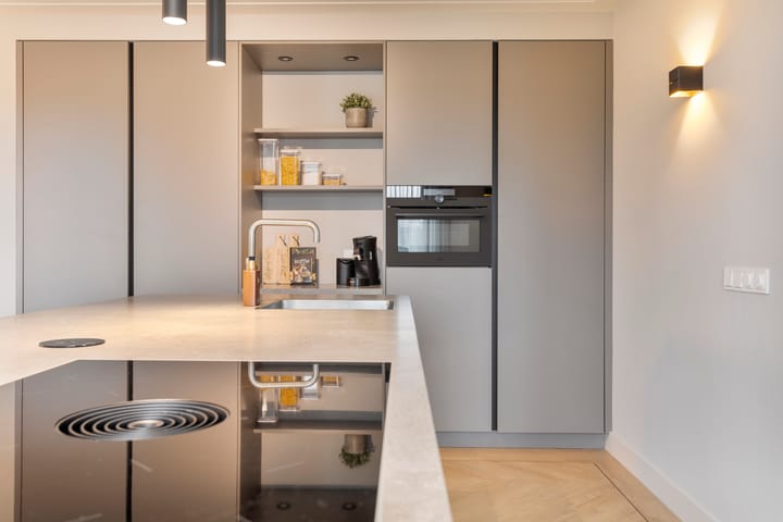 Photo 10 of Van Coothstraat 12