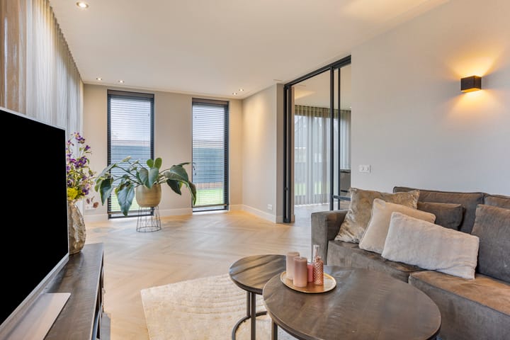 Photo 14 of Van Coothstraat 12