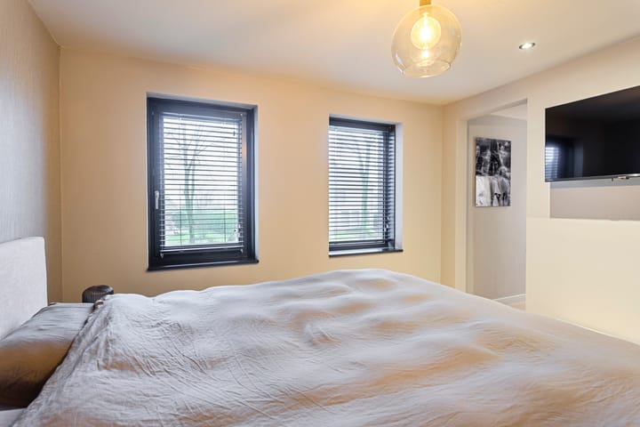 Photo 19 of Van Coothstraat 12