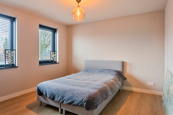 Photo 22 of Van Coothstraat 12