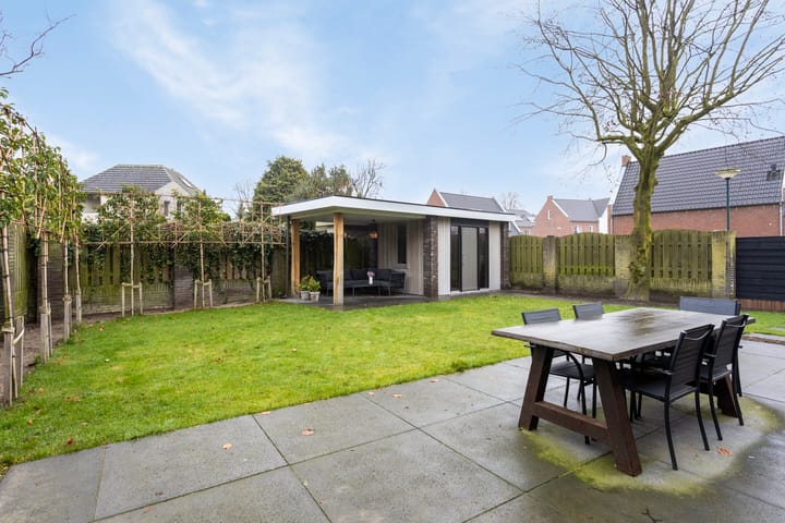 Photo 30 of Van Coothstraat 12