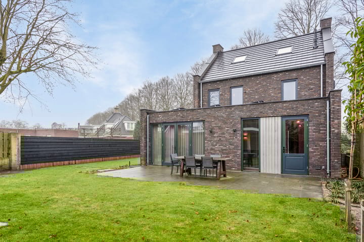 Photo 31 of Van Coothstraat 12