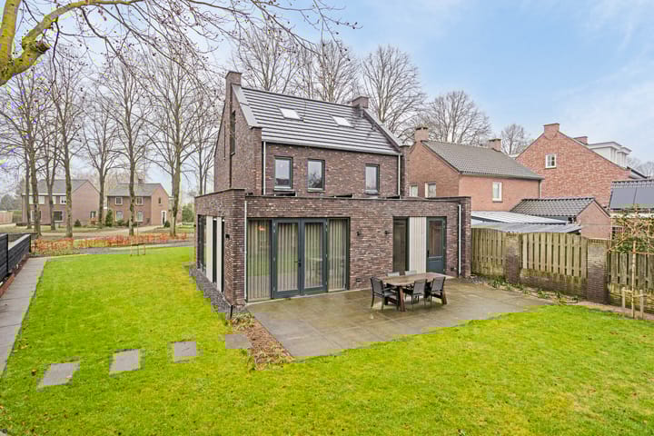 Photo 33 of Van Coothstraat 12