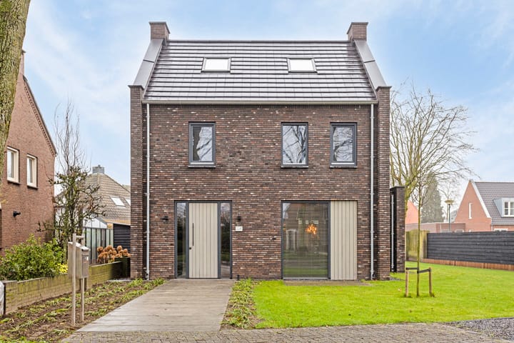 Photo 37 of Van Coothstraat 12