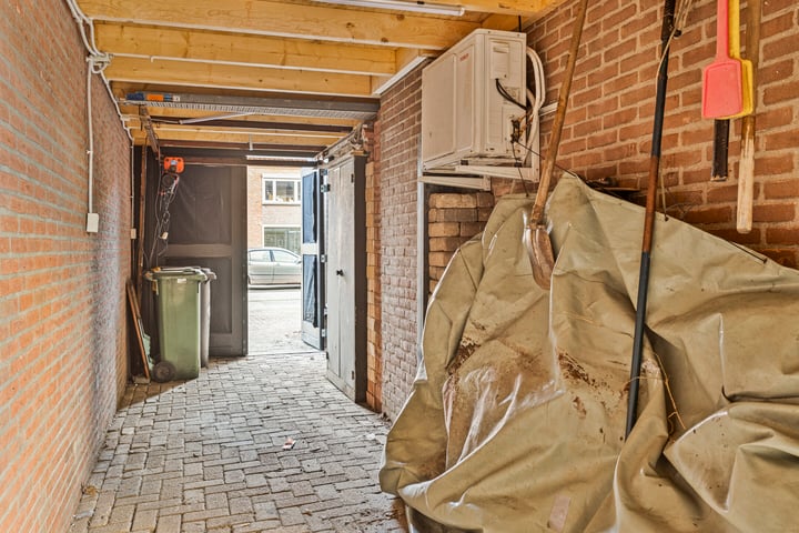 View photo 32 of Bernhardstraat 10