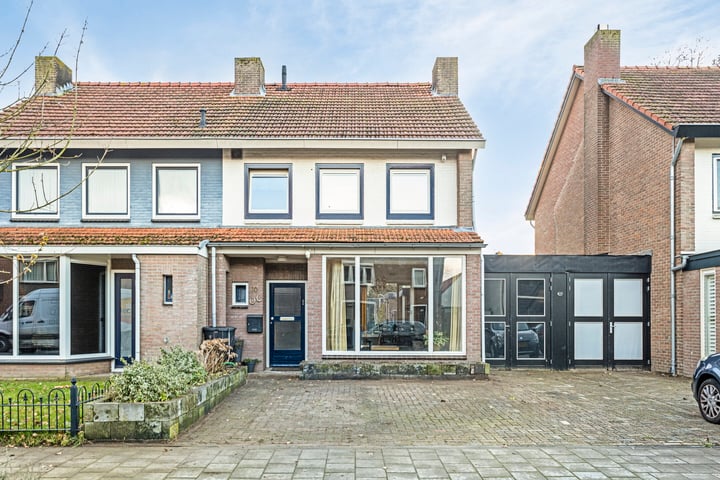 View photo 34 of Bernhardstraat 10