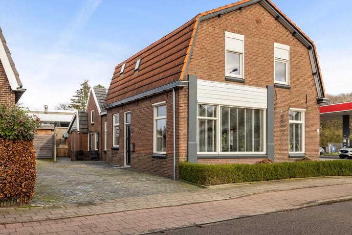 View photo 1 of Oranjestraat 80