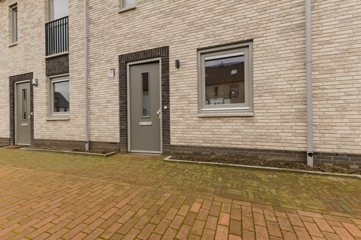 Bekijk foto 4 van Piet Bartenstraat 26