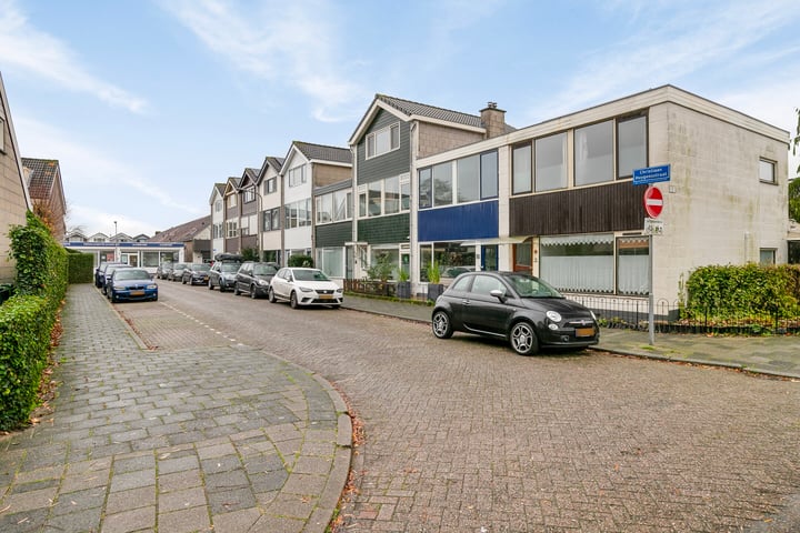 Bekijk foto 1 van Christiaan Huygensstraat 1