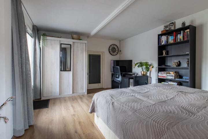 Foto 21 van Middenweg 123