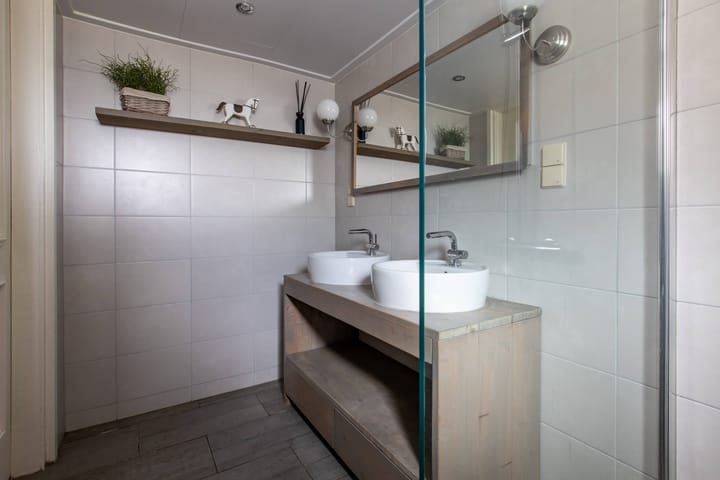 Foto 24 van Middenweg 123