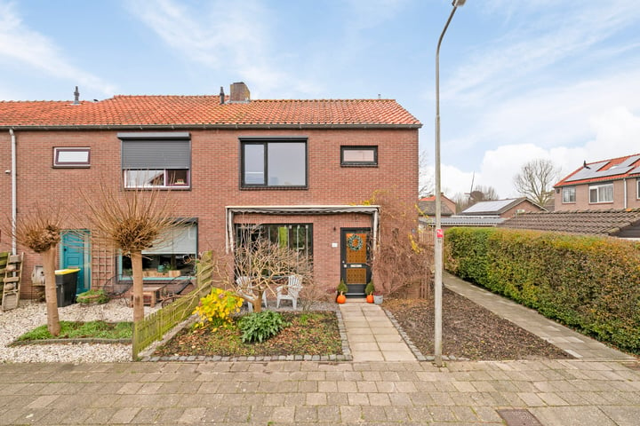 Bekijk foto 1 van Prins Bernhardstraat 47