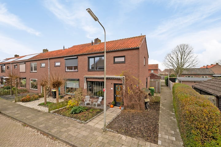 View photo 26 of Prins Bernhardstraat 47