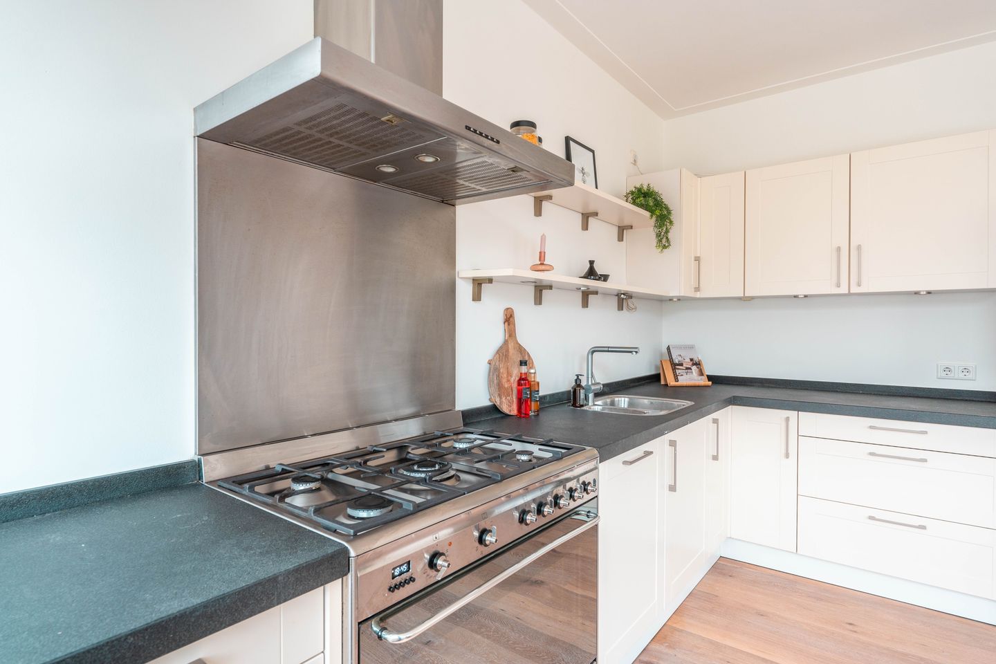 Foto 10 van Van Tuyll van Serooskerkenweg 79-1