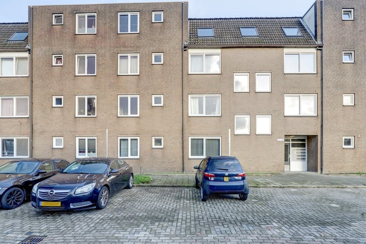 View photo 28 of Ringspoor 129