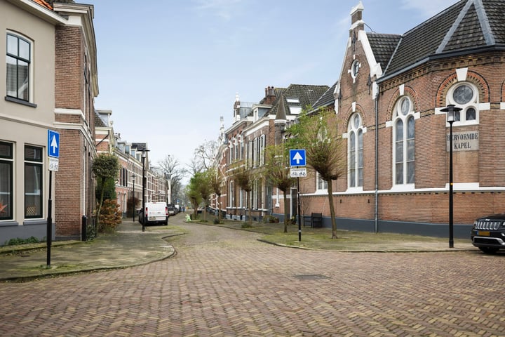 Bekijk foto 35 van Graaf van Burenstraat 8