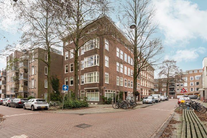 Bekijk foto 2 van Zaandijkstraat 10-A2