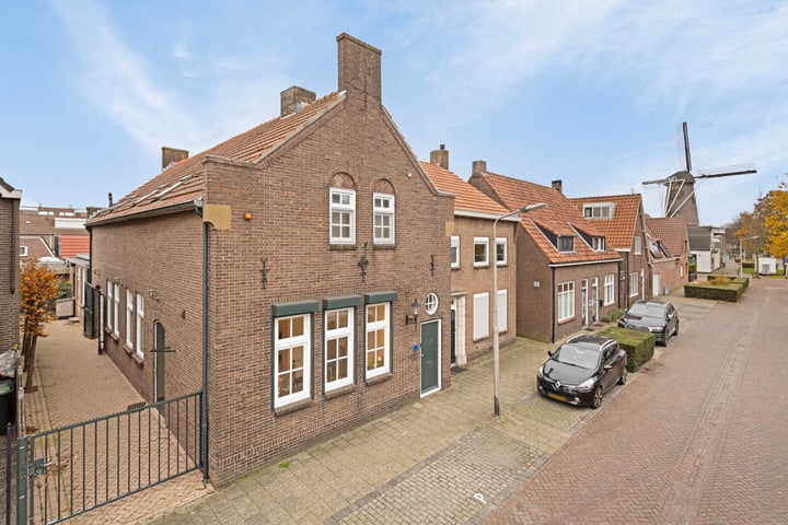 View photo 1 of Sint Leonardusstraat 9