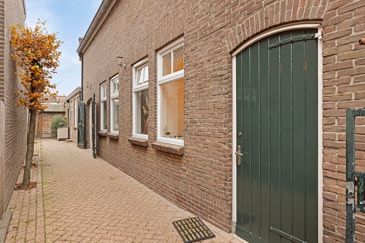 View photo 45 of Sint Leonardusstraat 9