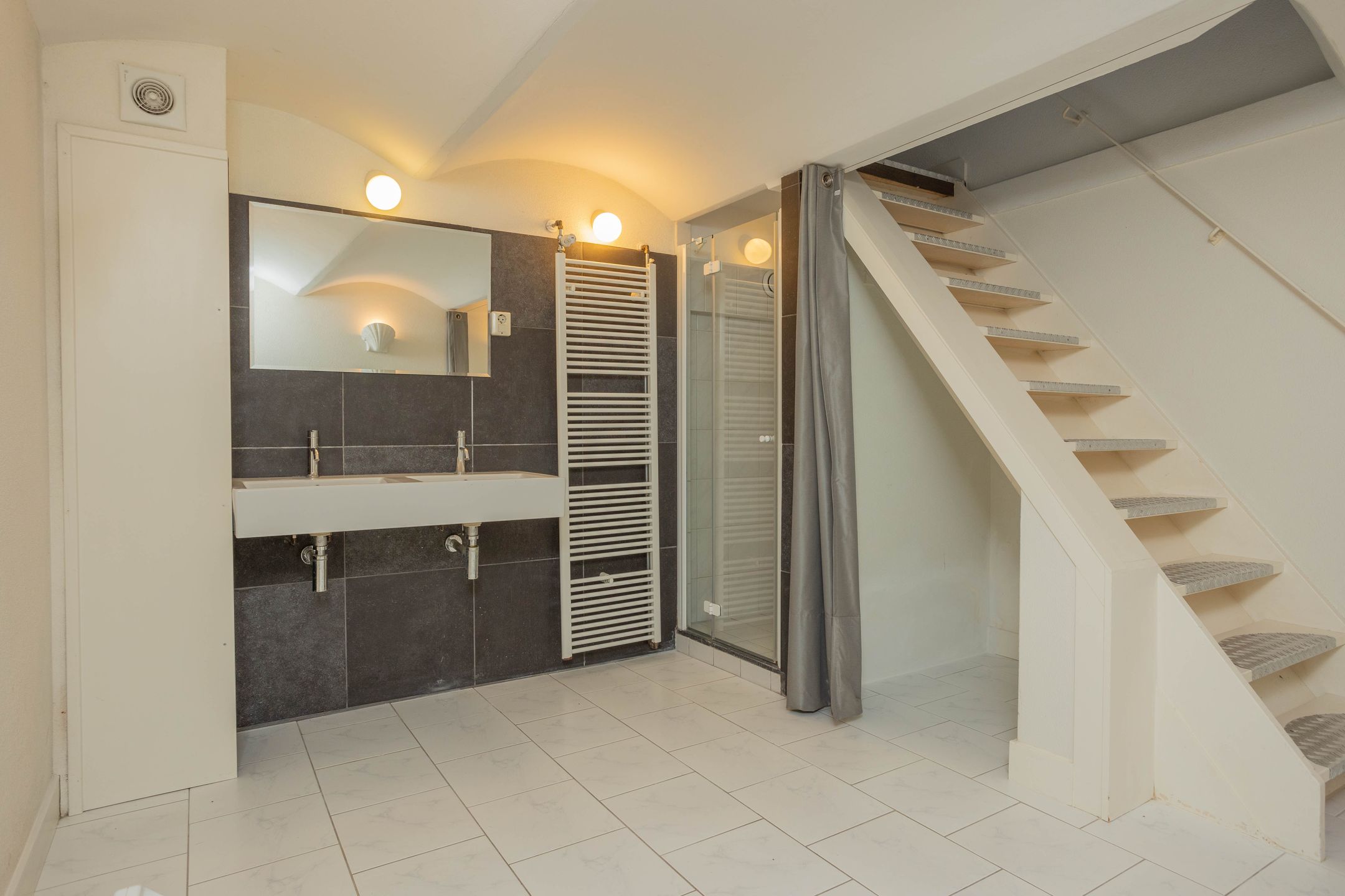 Photo 21 of Emmastraat 4-1