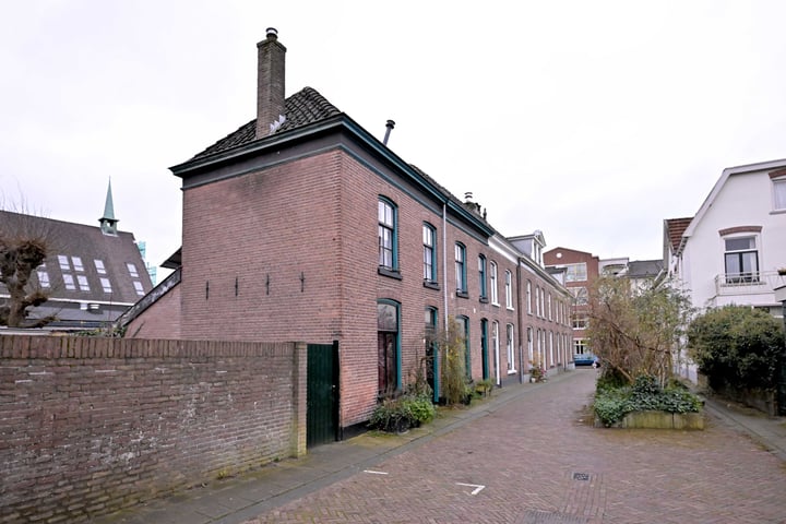 Bekijk foto 39 van Badhuisstraat 12