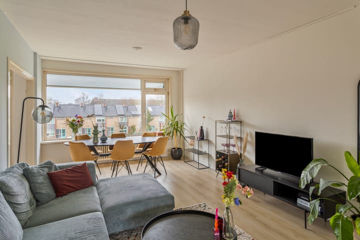 Photo 11 of Staringstraat 276