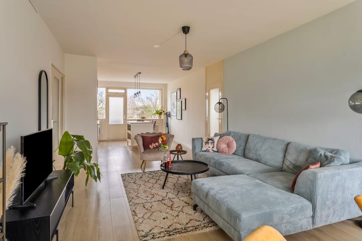 Photo 15 of Staringstraat 276