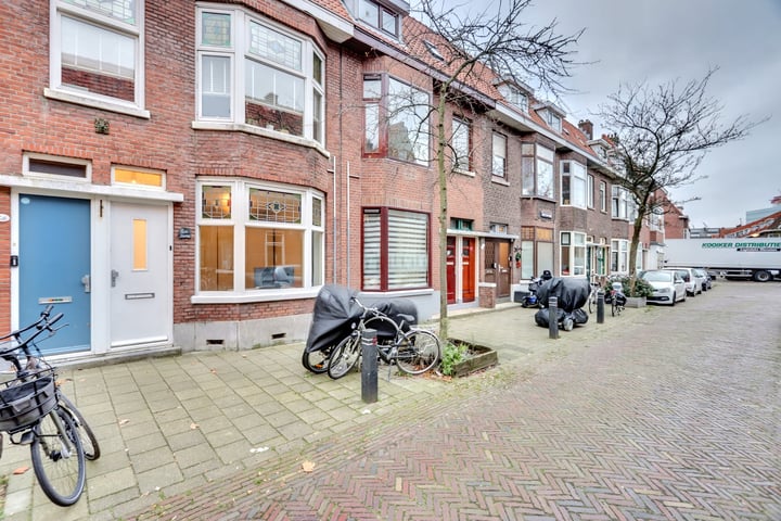 Bekijk foto 1 van Albert Cuijpstraat 6-A