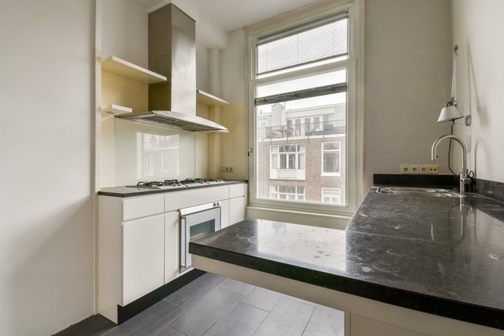 View photo 10 of Lomanstraat 72-3