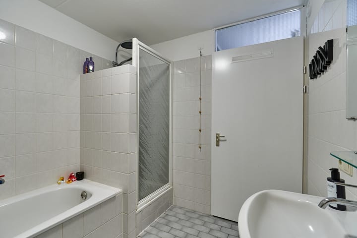 Foto 12 van Resedastraat 1-6