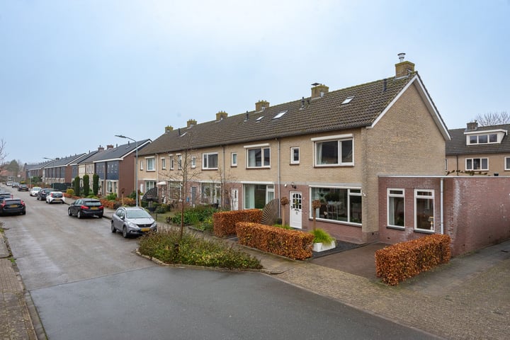 View photo 1 of van Pijkerenlaan 1